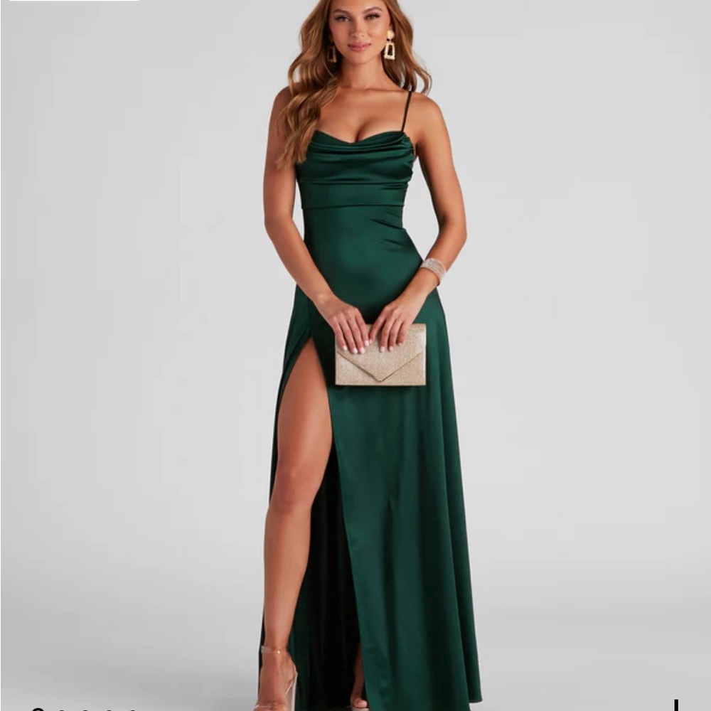 Green windsor prom/fancy dress NWT never worn. Size medium